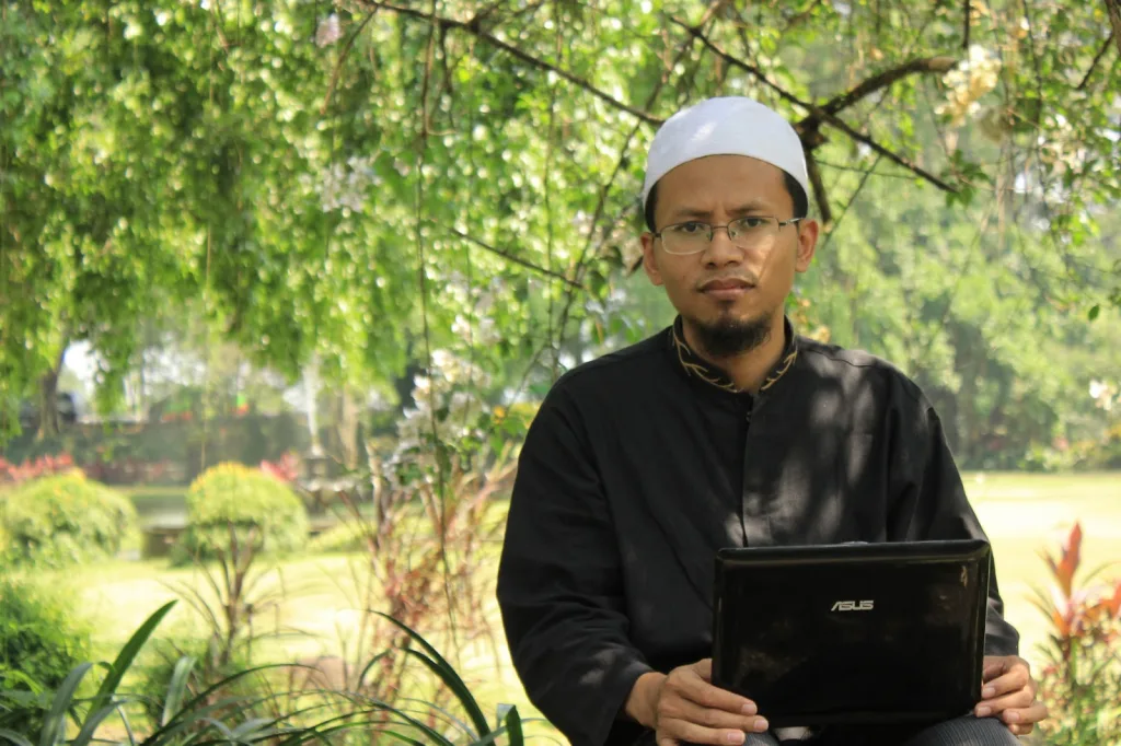 Biografi Dr.KH. Akhmad Alim,M.A.